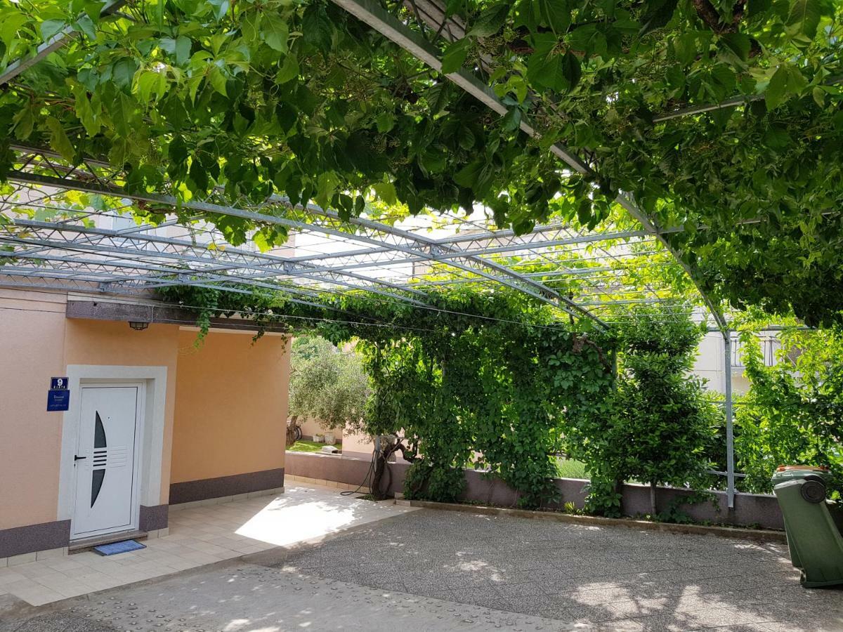 Apartmani Mira Водице Екстериор снимка
