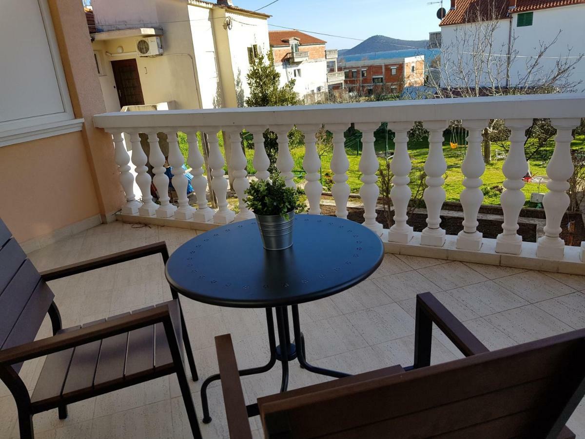 Apartmani Mira Водице Екстериор снимка
